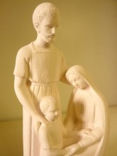 statue de la Sainte Famille de Nazareth de couleur blanche