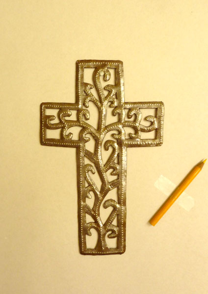 croix feuillage en métal 27 cm, artisanat haïtien