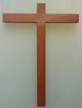 croix en bois de palissandre avec accroche murale