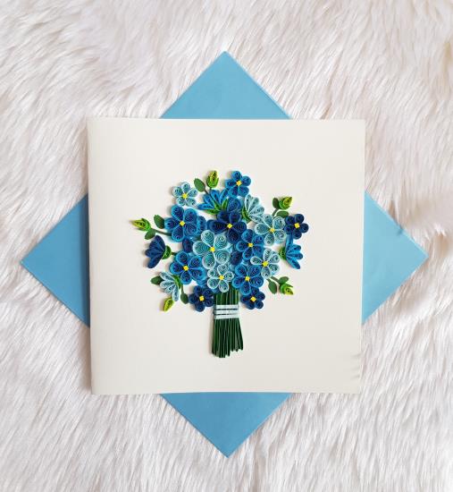carte double bouquet de fleurs bleues en quilling