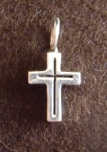 croix haute gravée en argent massif