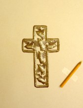 Croix métal colombes 22 cm, artisanat haïtien