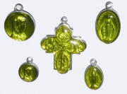 Croix du saint esprit et médaille miraculeuses en aluminium et verni de couleur vert lumineux